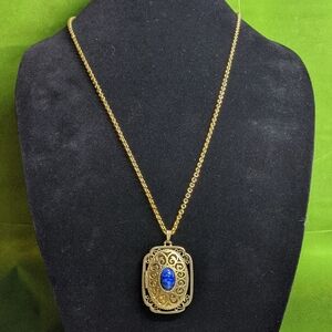 AVON Vintage Yesteryear Picture Locket Necklace. Antique Gold-tone Filigree, NOS